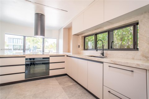 Casa en alquiler en Miami Beach, Florida, 4 dormitorios, 176.51 m2 № 2008013 - foto 7