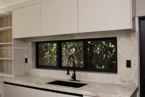 Casa en alquiler en Miami Beach, Florida, 4 dormitorios, 176.51 m2 № 2008013 - foto 8