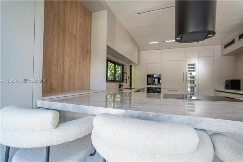 Casa en alquiler en Miami Beach, Florida, 4 dormitorios, 176.51 m2 № 2008013 - foto 2