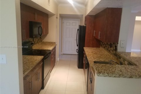 Copropriété à louer à Pembroke Pines, Floride: 2 chambres, 104.98 m2 № 1920141 - photo 5