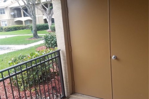 Copropriété à louer à Pembroke Pines, Floride: 2 chambres, 104.98 m2 № 1920141 - photo 14