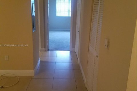 Copropriété à louer à Pembroke Pines, Floride: 2 chambres, 104.98 m2 № 1920141 - photo 9