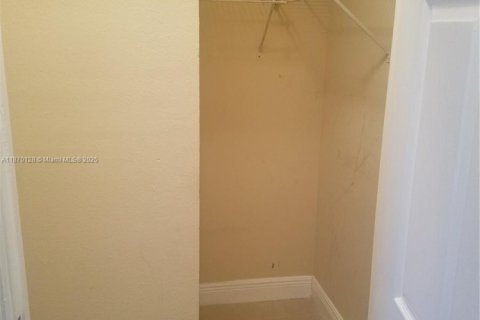 Copropriété à louer à Pembroke Pines, Floride: 2 chambres, 104.98 m2 № 1920141 - photo 13