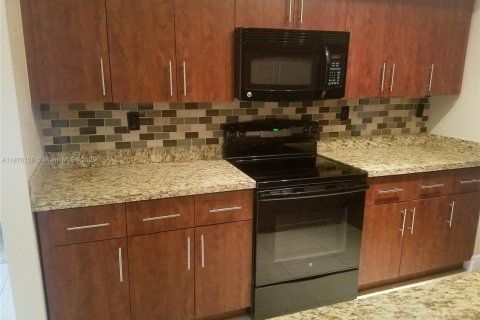 Copropriété à louer à Pembroke Pines, Floride: 2 chambres, 104.98 m2 № 1920141 - photo 6