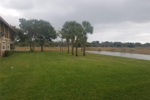Copropriété à louer à Pembroke Pines, Floride: 2 chambres, 104.98 m2 № 1920141 - photo 17