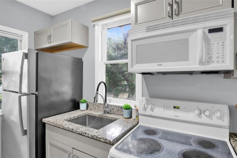 Commercial property in Sanford, Florida 4 bedrooms, 147.9 sq.m. № 2151145 - photo 12