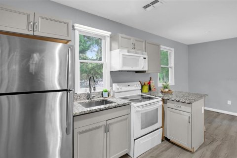Commercial property in Sanford, Florida 4 bedrooms, 147.9 sq.m. № 2151145 - photo 11