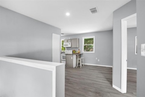 Commercial property in Sanford, Florida 4 bedrooms, 147.9 sq.m. № 2151145 - photo 6
