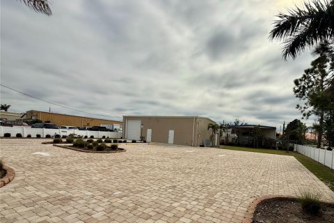 Immobilier commercial à vendre à Punta Gorda, Floride: 208.66 m2 № 1525050 - photo 1