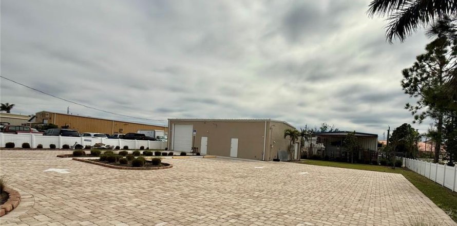 Immobilier commercial à Punta Gorda, Floride 208.66 m2 № 1525050