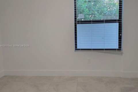 House in Miami Beach, Florida 1 bedroom, 748.79 sq.m. № 2176094 - photo 12