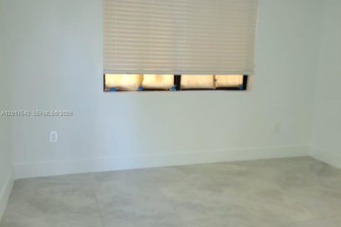 House in Miami Beach, Florida 1 bedroom, 748.79 sq.m. № 2176094 - photo 13