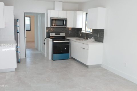 House in Miami Beach, Florida 1 bedroom, 748.79 sq.m. № 2176094