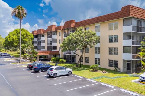 Condo in Lauderhill, Florida, 2 bedrooms  № 1799182 - photo 2