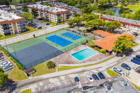 Condo in Lauderhill, Florida, 2 bedrooms  № 1799182 - photo 18