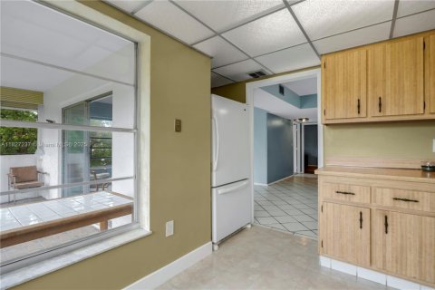 Condo in Lauderhill, Florida, 2 bedrooms  № 1799182 - photo 5