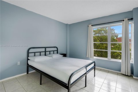 Condo in Lauderhill, Florida, 2 bedrooms  № 1799182 - photo 10