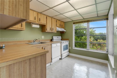 Condo in Lauderhill, Florida, 2 bedrooms  № 1799182 - photo 3