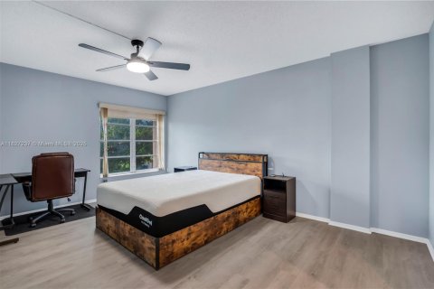 Condo in Lauderhill, Florida, 2 bedrooms  № 1799182 - photo 12