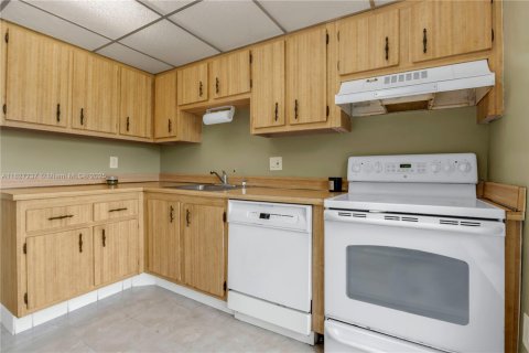 Condo in Lauderhill, Florida, 2 bedrooms  № 1799182 - photo 4
