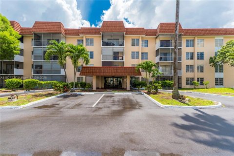 Condo in Lauderhill, Florida, 2 bedrooms  № 1799182 - photo 1