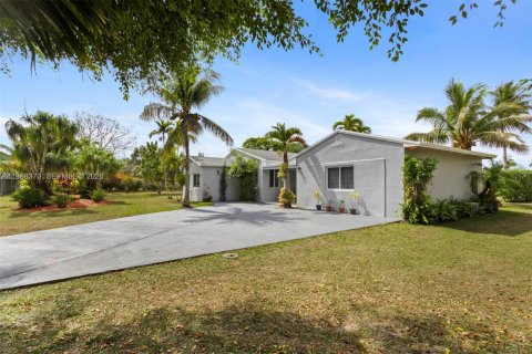 House in Homestead, Florida 4 bedrooms, 226.22 sq.m. № 2171714 - photo 8