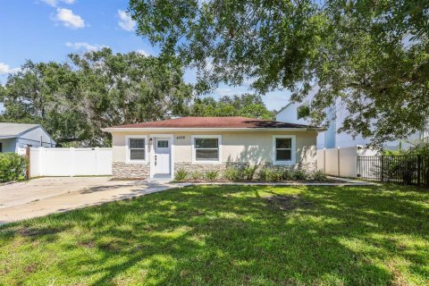 Снять в аренду виллу или дом в Тампа, Флорида 6 комнат, 130.43м2, № 1910791 - фото 1