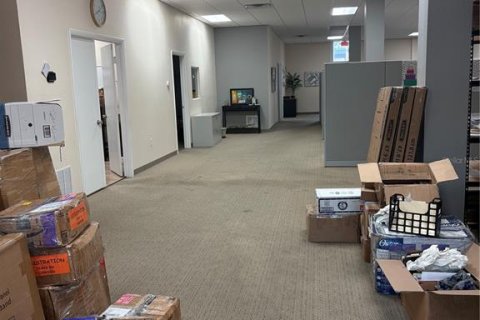Commercial property in Largo, Florida 321.07 sq.m. № 2367305 - photo 8