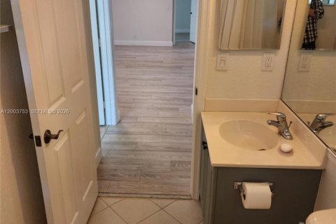 Condo in Coconut Creek, Florida, 3 bedrooms  № 2068331 - photo 12