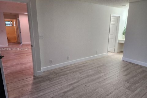 Condo in Coconut Creek, Florida, 3 bedrooms  № 2068331 - photo 21