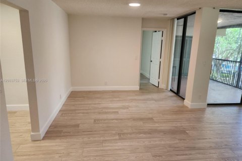 Condo in Coconut Creek, Florida, 3 bedrooms  № 2068331 - photo 3