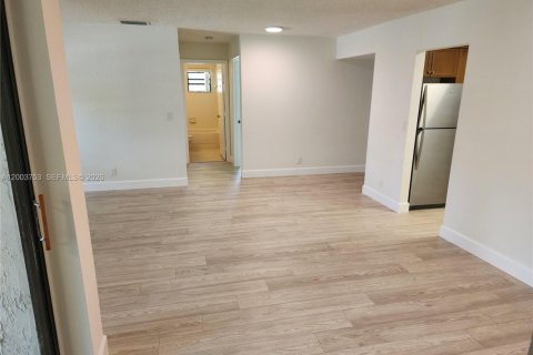 Condo in Coconut Creek, Florida, 3 bedrooms  № 2068331 - photo 10