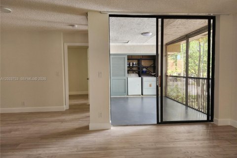 Condo in Coconut Creek, Florida, 3 bedrooms  № 2068331 - photo 7