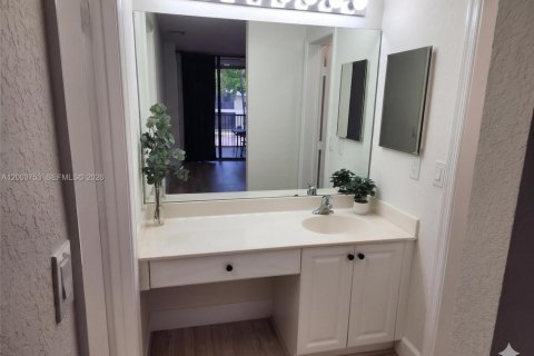 Condo in Coconut Creek, Florida, 3 bedrooms  № 2068331 - photo 23