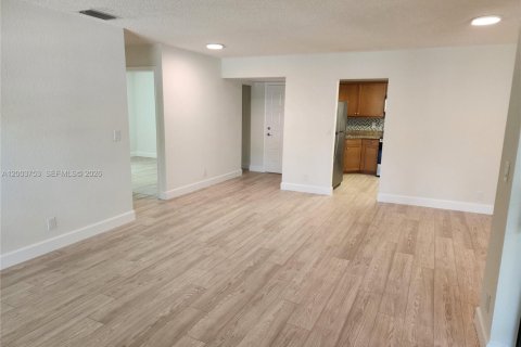 Condo in Coconut Creek, Florida, 3 bedrooms  № 2068331 - photo 5