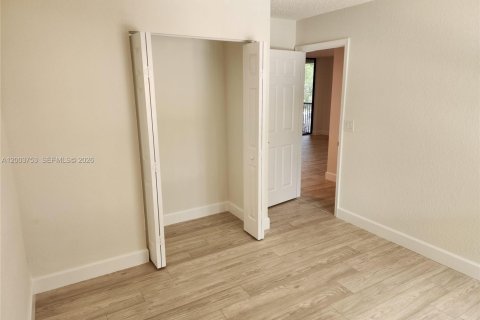 Condo in Coconut Creek, Florida, 3 bedrooms  № 2068331 - photo 15