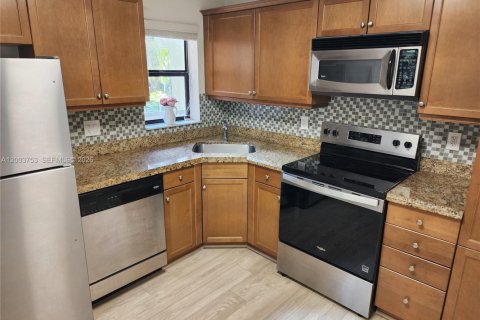 Condo in Coconut Creek, Florida, 3 bedrooms  № 2068331