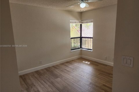 Condo in Coconut Creek, Florida, 3 bedrooms  № 2068331 - photo 17