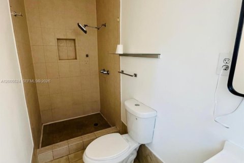 House in Miami, Florida 3 bedrooms, 164.62 sq.m. № 2070639 - photo 14