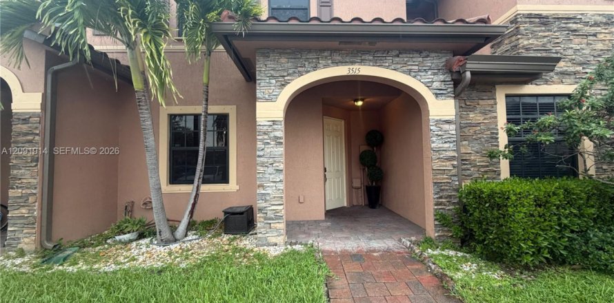 Touwnhouse à Hialeah, Floride 3 chambres, 146.23 m2 № 2388036