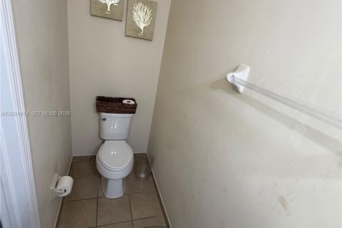 Touwnhouse à vendre à Hialeah, Floride: 3 chambres, 146.23 m2 № 2388036 - photo 13