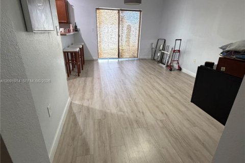 Touwnhouse à vendre à Hialeah, Floride: 3 chambres, 146.23 m2 № 2388036 - photo 5