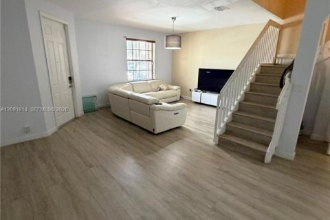 Touwnhouse à vendre à Hialeah, Floride: 3 chambres, 146.23 m2 № 2388036 - photo 14