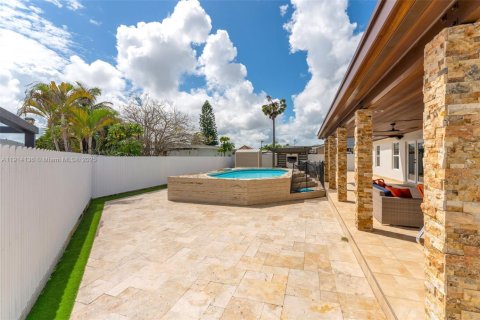 House in Homestead, Florida 4 bedrooms, 123.93 sq.m. № 1971193 - photo 26