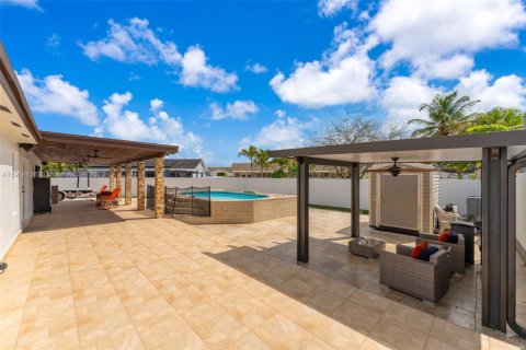 House in Homestead, Florida 4 bedrooms, 123.93 sq.m. № 1971193 - photo 30