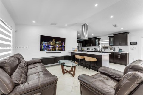 House in Homestead, Florida 4 bedrooms, 123.93 sq.m. № 1971193 - photo 7