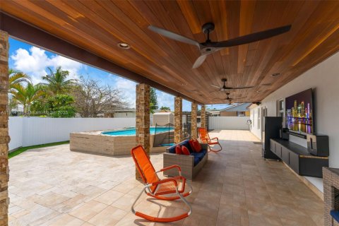 House in Homestead, Florida 4 bedrooms, 123.93 sq.m. № 1971193 - photo 27