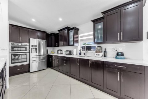 House in Homestead, Florida 4 bedrooms, 123.93 sq.m. № 1971193 - photo 8