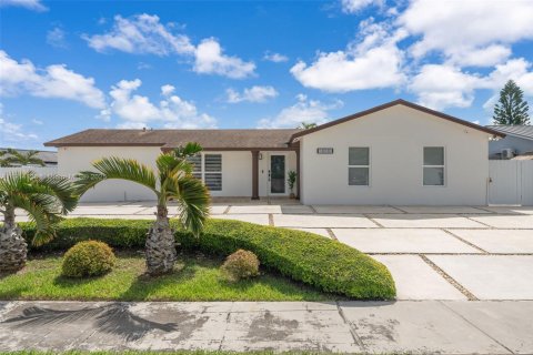 House in Homestead, Florida 4 bedrooms, 123.93 sq.m. № 1971193 - photo 1