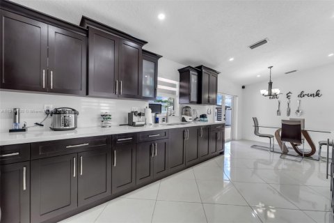 House in Homestead, Florida 4 bedrooms, 123.93 sq.m. № 1971193 - photo 9